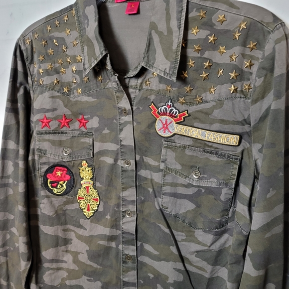 Embellished Patch Shirt - Picture 3 of 7